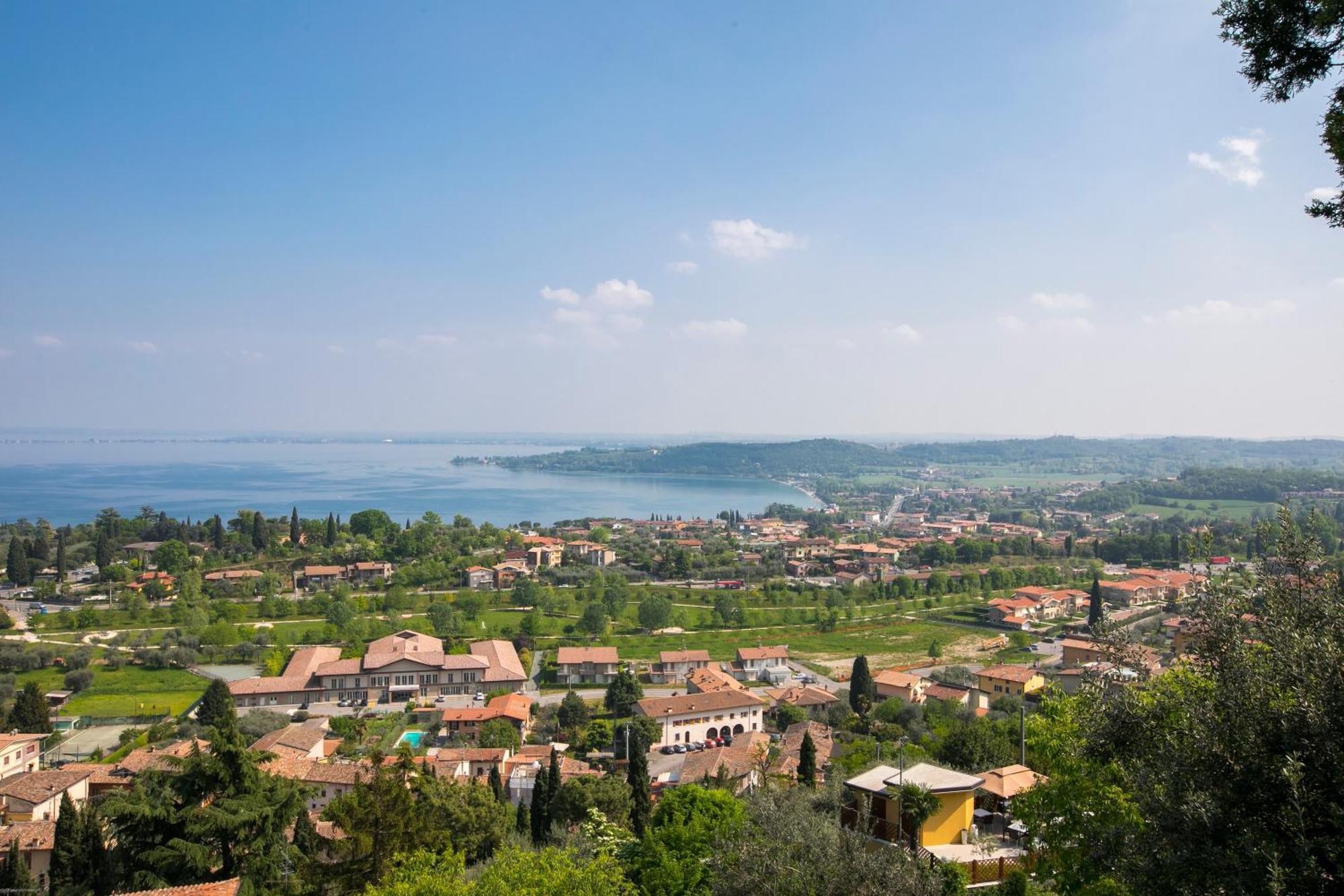 Appartamento Di Tommaso - Happy Rentals Desenzano del Garda Bagian luar foto