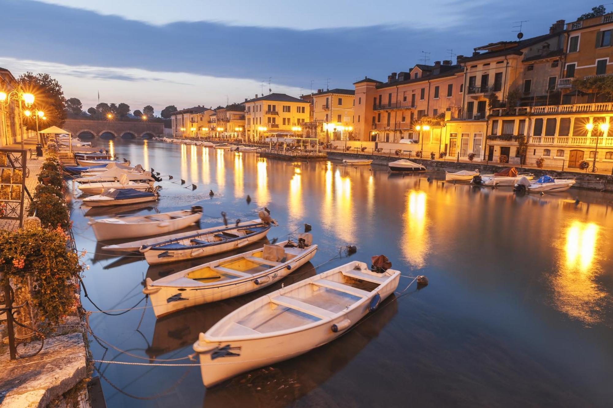 Appartamento Di Tommaso - Happy Rentals Desenzano del Garda Bagian luar foto